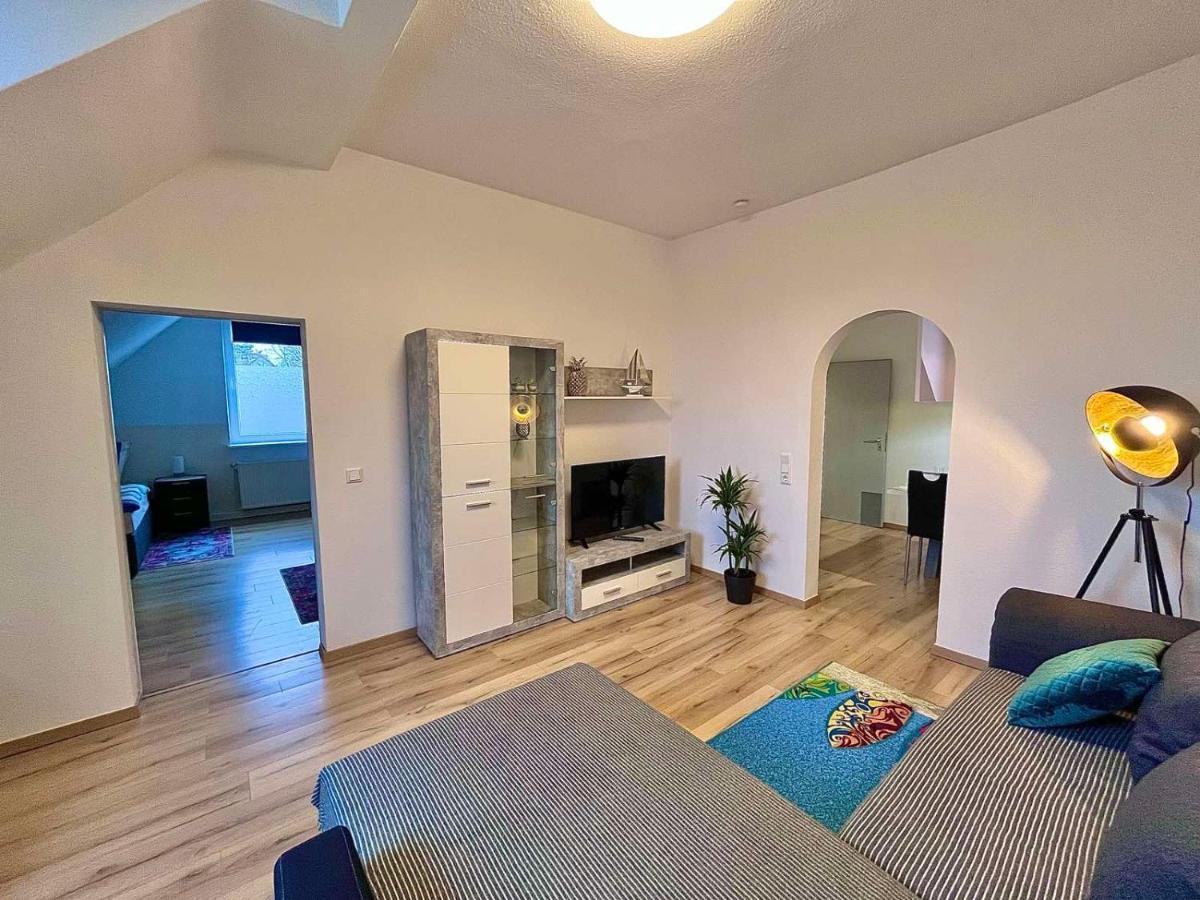 Bis 5 Personen, Parkplatz, Arbeitsplatz * Solingen