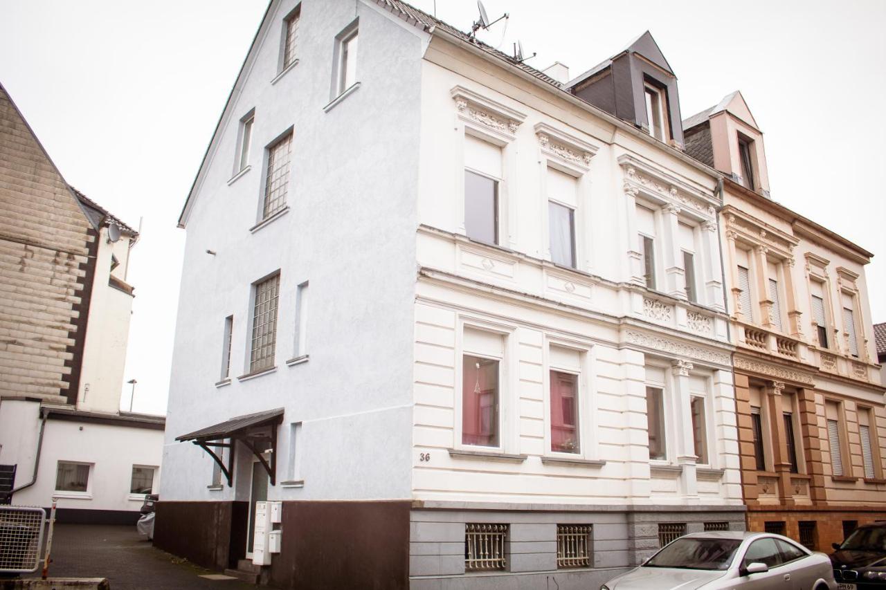 Bis 5 Personen, Parkplatz, Arbeitsplatz * Solingen